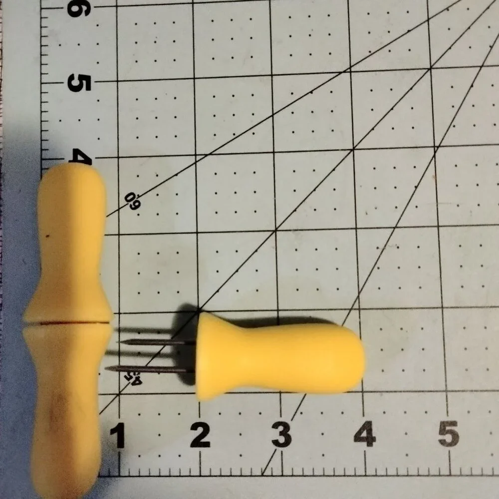Corn On The Cob Holders Set 3 Yellow Nesting Handles Metal Prongs